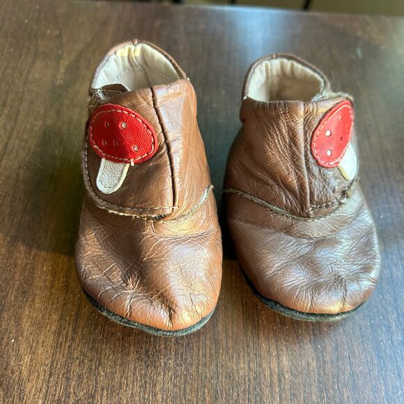 Livie and Luca 0-6 month leather shoes booties mushrooms - Picture 2 of 7
